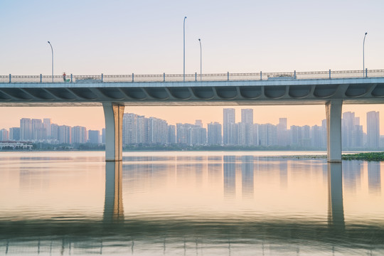 武汉城市天际线和沙湖大桥风光