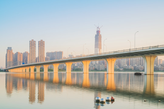 武汉城市天际线和沙湖大桥风光