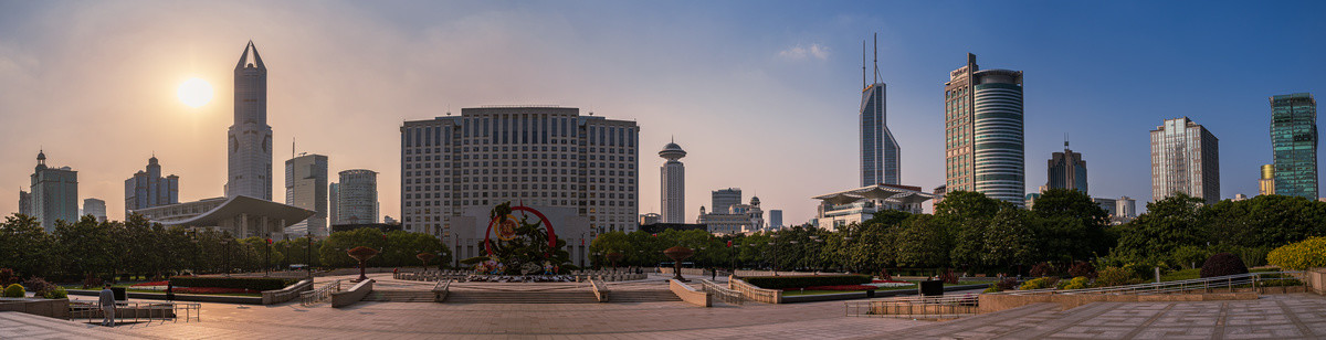 上海人民广场西侧夕阳宽幅全景