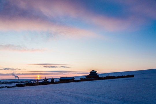 冬季雪原落日寺庙