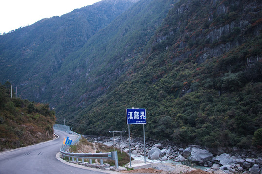 丙中洛丙察察公路风景