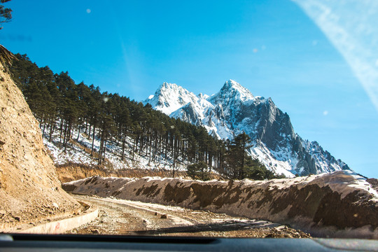 德贡公路风景