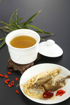 鮮人參乳鴿湯