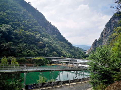 龙腾峡漂流玻璃滑道