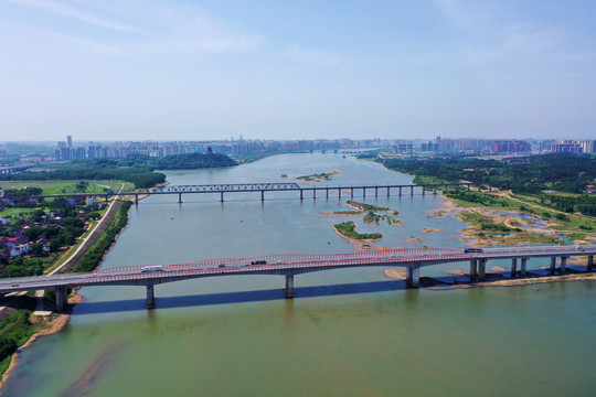 永和连心大桥与京九铁路赣江大桥