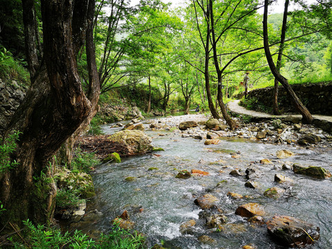 小河