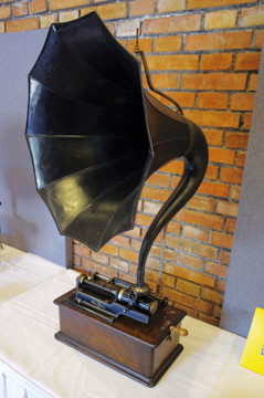 美国爱迪生第一代蜡筒留声机