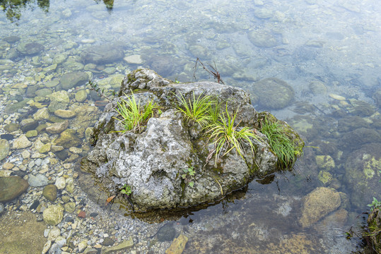 河流1石头