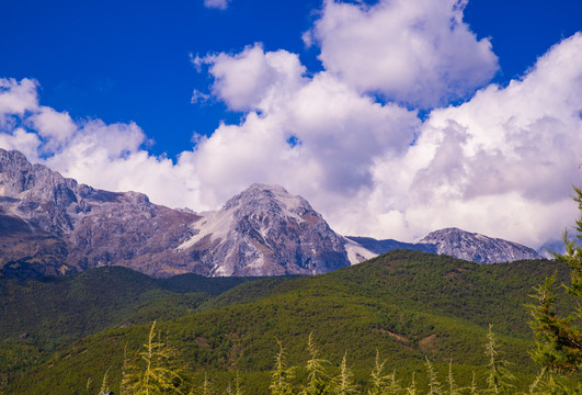 群山起伏