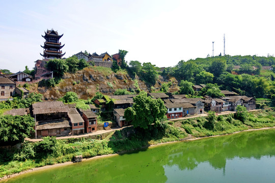 安居古城河街