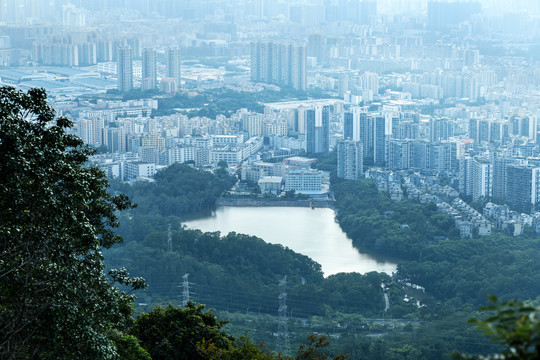 鸡公山顶俯视南坑水库