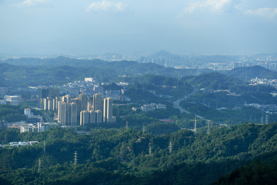 山间的清平高速公路