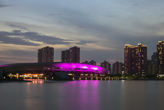 厦门海沧体育中心夜景