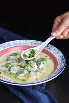 荠菜鲜肉馄饨