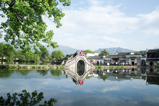 皖南宏村风景区的南湖