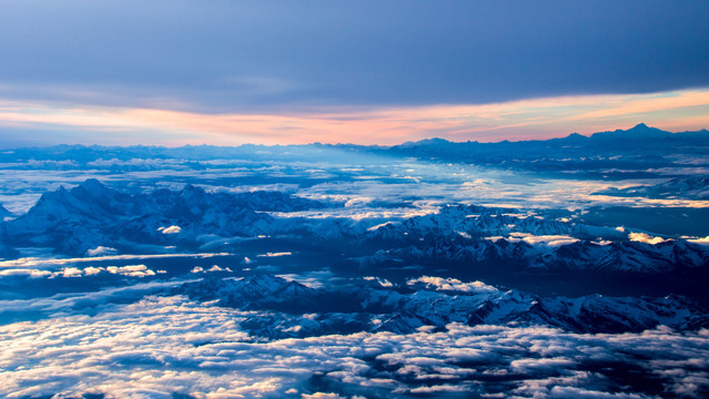 贡嘎雪山