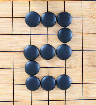 棋子摆出的数字2