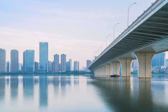 武汉城市天际线和沙湖大桥风光