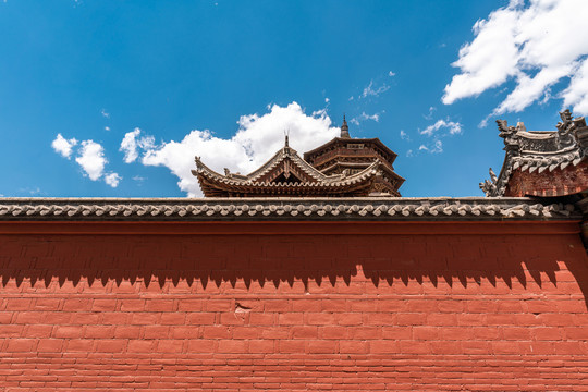 中国古代传统红墙和塔楼