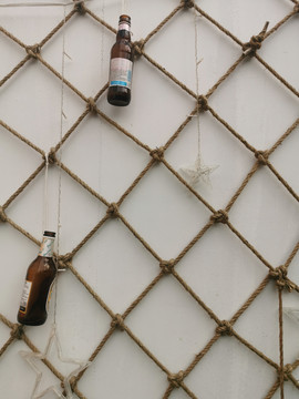 麻绳结酒吧酒瓶装饰背景墙