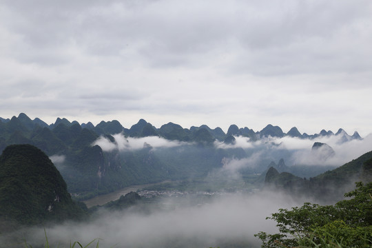 烟雨漓江