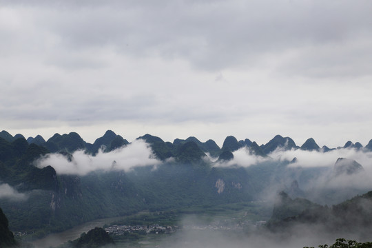 烟雨漓江