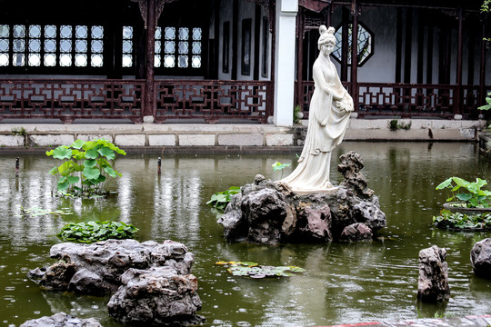 南京莫愁湖公园莫愁女塑像雕像