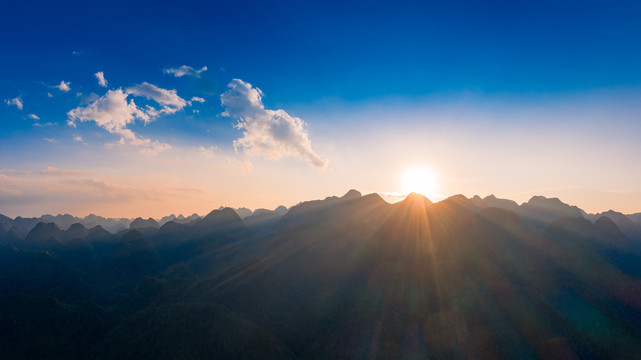 贵州小七孔景区山峰山峦风光