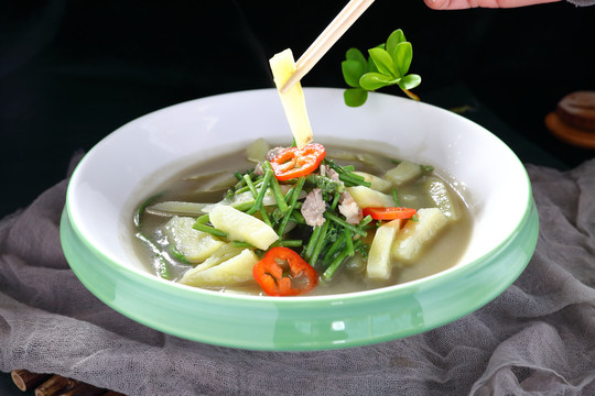 蕨菜燉土豆條