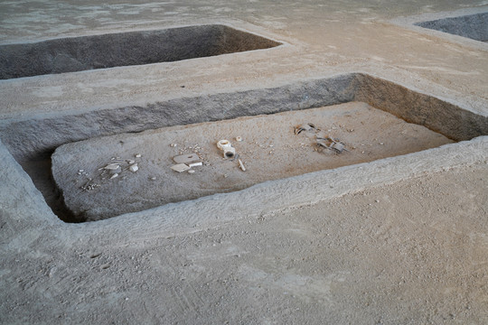 良渚古城遗址考古发掘
