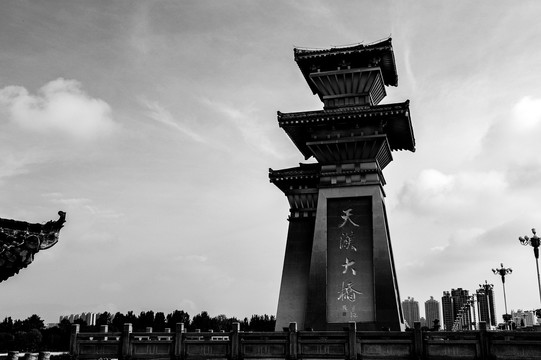 黑白摄影天汉大桥