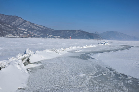 松花湖冰山