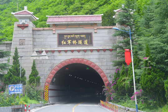泸定县红均桥隧道