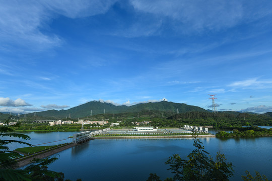 淘金山上眺望深圳梧桐山