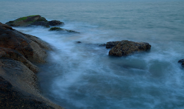 大海礁石海浪