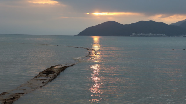 深圳大鹏湾日出