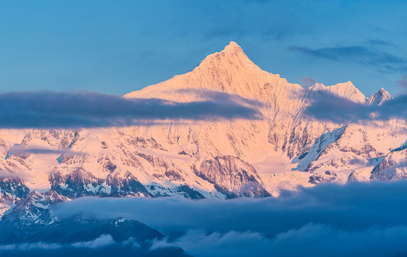 梅里雪山日出