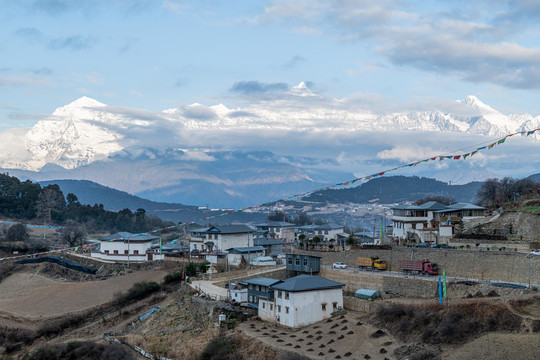 雾浓顶村