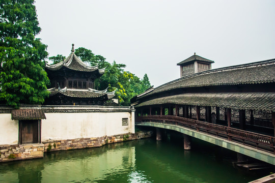 江南水乡乌镇亭子风雨桥