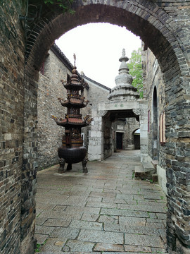 镇江西津渡观音寺香炉和石塔