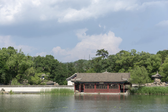 承德避暑山庄古建筑湖景