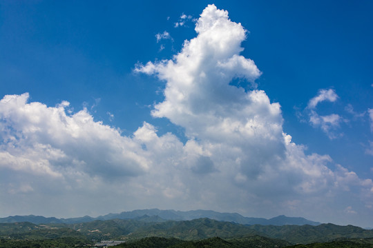 蓝天白云青山