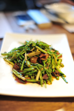 西芹牛肉