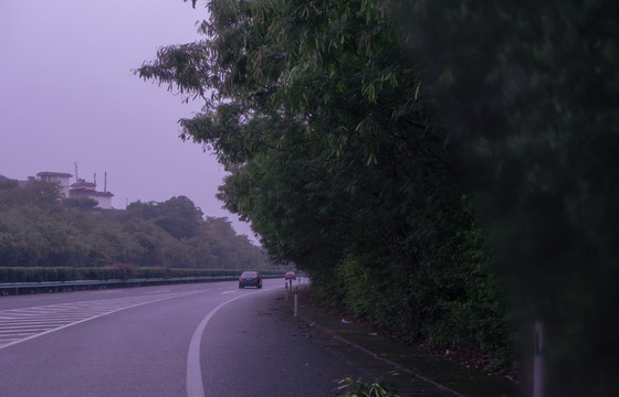 高速路上的风景