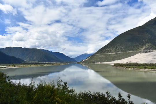 雅鲁藏布大峡谷