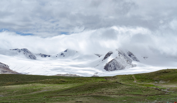 唐古拉山雪峰