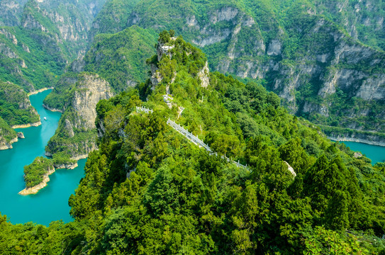 河南修武峰林峡翡翠湖