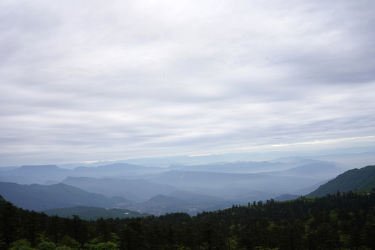 峨眉山水墨风光