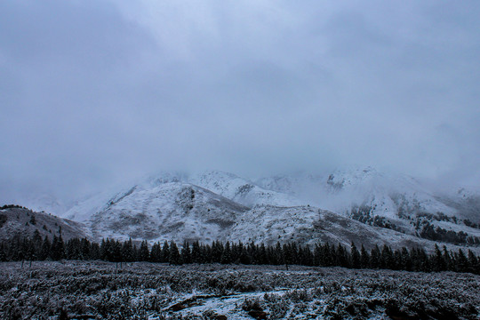 祁连山雪景