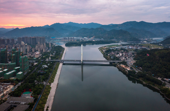 航拍浙江丽水南明湖朝霞清晨